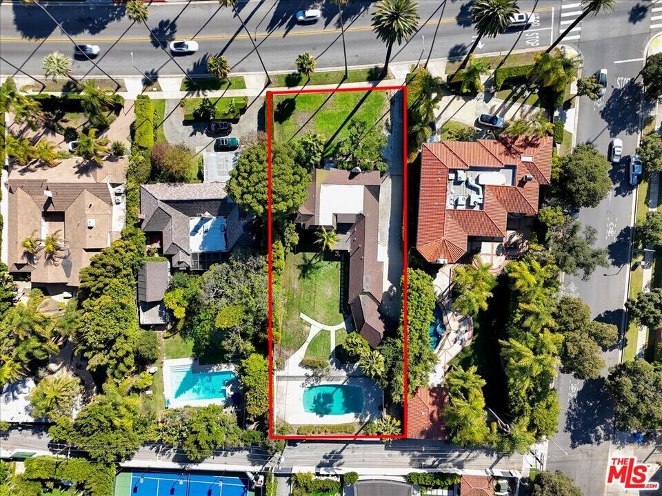626 N Canon Dr in Beverly Hills, CA - Building Photo