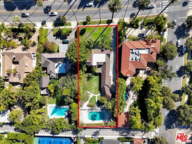 property at 626 N Canon Dr