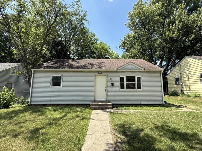 property at 908 N Sunset Ave
