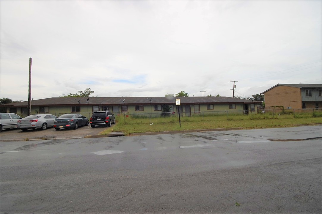 AP Apartments in Aransas Pass, TX - Building Photo