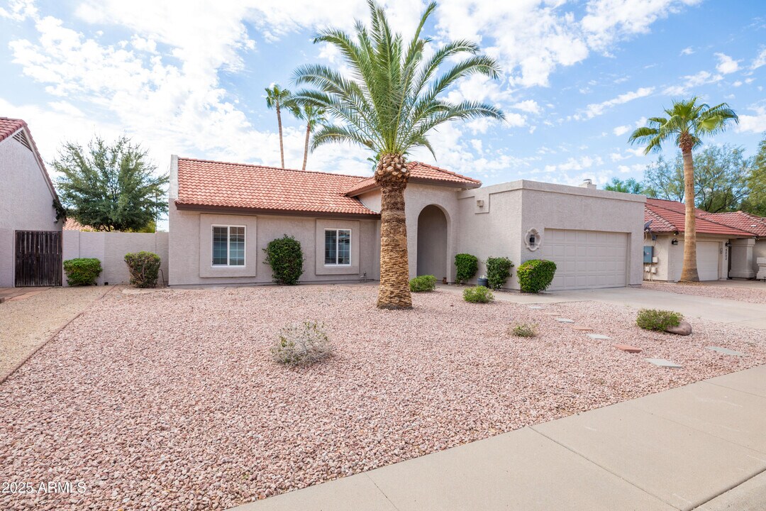 9009 E Sahuaro Dr in Scottsdale, AZ - Building Photo