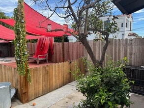 446 N Alta Vista Blvd in Los Angeles, CA - Building Photo - Building Photo