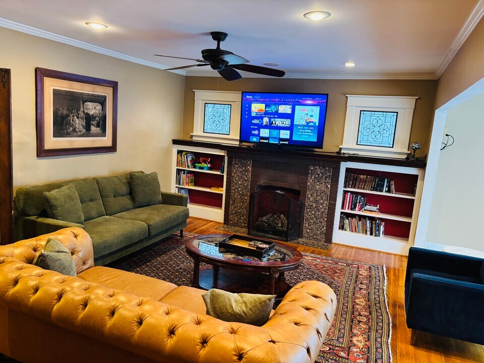 241 Tacoma Ave in Buffalo, NY - Foto de edificio