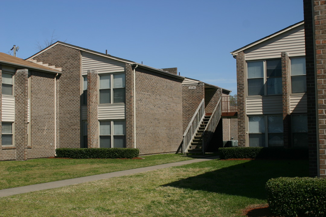 Cross Creek Apartments in Portsmouth, VA - Building Photo