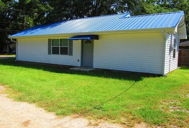 416 Spring Bayou Rd in Marksville, LA - Building Photo