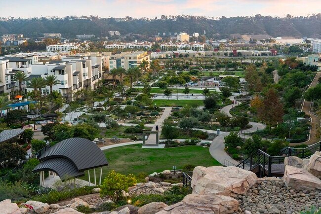 8575 Aspect Dr in San Diego, CA - Building Photo - Building Photo