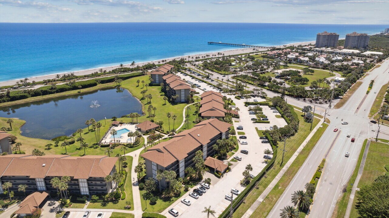 401 S Seas Dr in Jupiter, FL - Foto de edificio