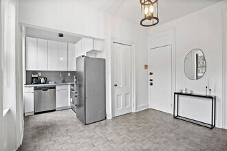 257 W 19th St in New York, NY - Building Photo - Building Photo