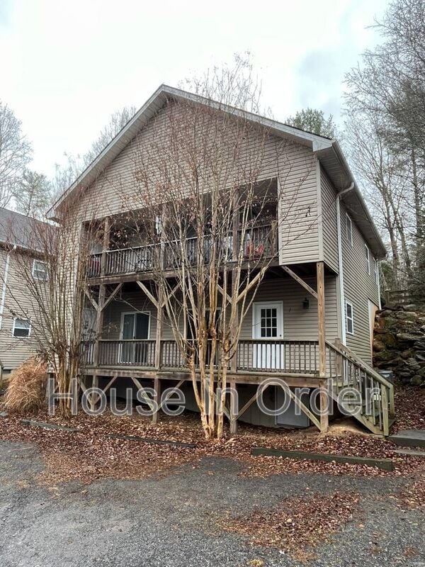 property at 15 Howards Row Pl