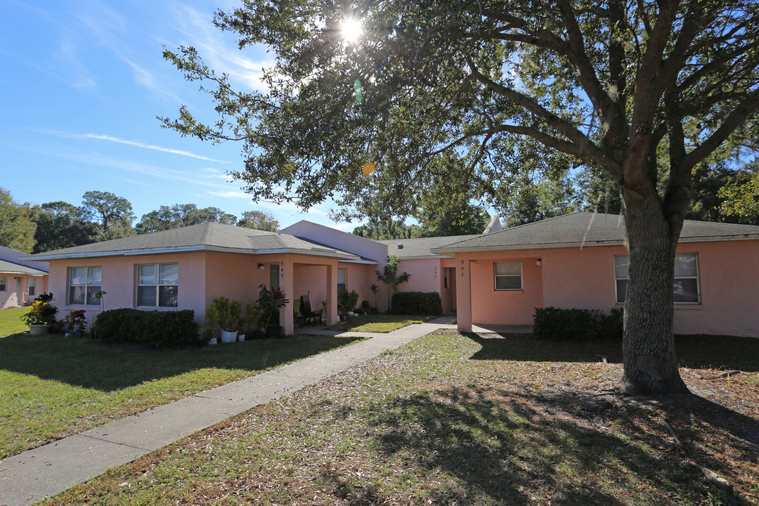 New Horizons in Auburndale, FL - Foto de edificio