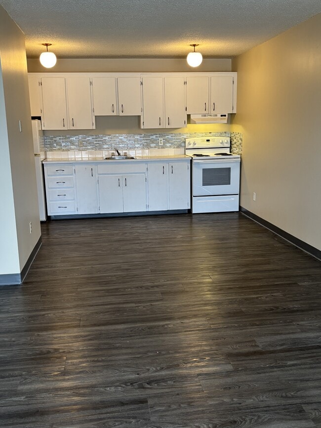 property at 9625-9156 156 St NW