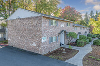 Park Wood Court Apartments in Tigard, OR - Building Photo - Building Photo