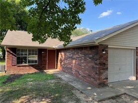 4420 W Franciscan Trail in Fayetteville, AR - Building Photo