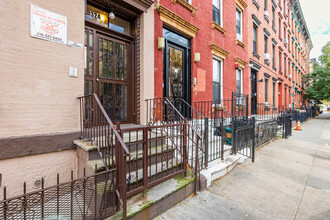 322 S 4th St in Brooklyn, NY - Building Photo - Building Photo