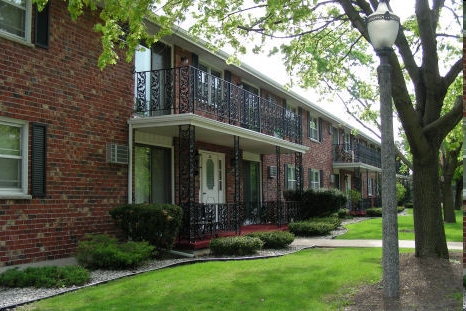 Olde Pulley Lane in Menasha, WI - Foto de edificio