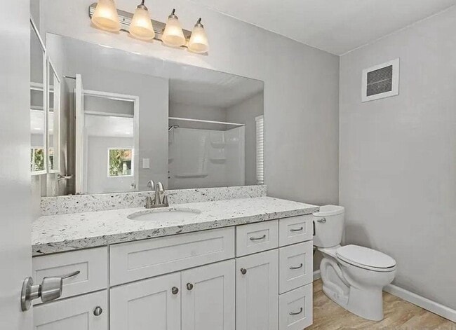7565 Charmant Dr in San Diego, CA - Building Photo - Building Photo