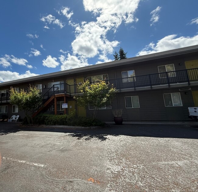 Cathedral Park Apartments in Portland, OR - Building Photo - Building Photo