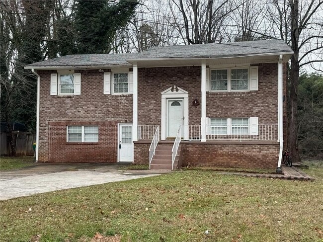 956 Slash Pine Rd in Forest Park, GA - Building Photo - Building Photo