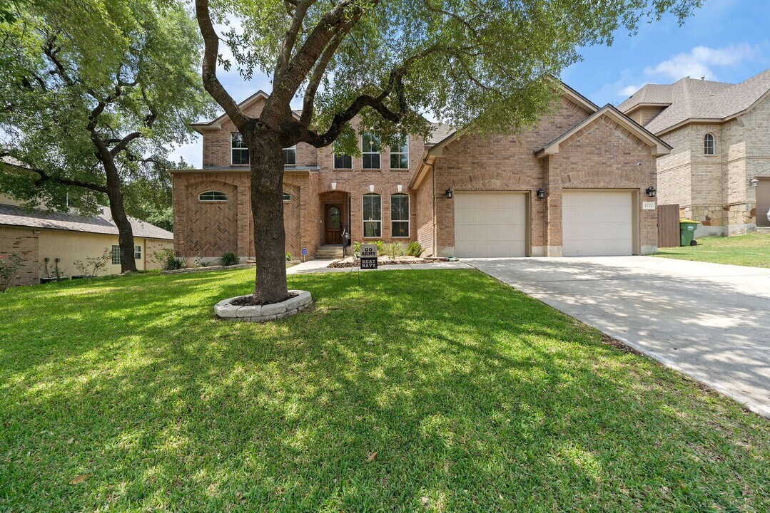 8722 Rancho De Taos in Helotes, TX - Building Photo