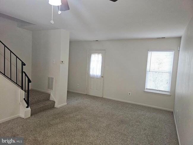 8564 Southlawn Ct in Alexandria, VA - Building Photo - Building Photo