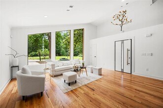 2155 Venetian Dr SW in Atlanta, GA - Building Photo - Building Photo