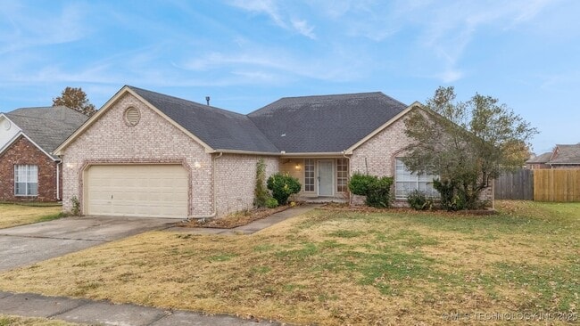 7922 N 125th E Ave in Owasso, OK - Foto de edificio - Building Photo