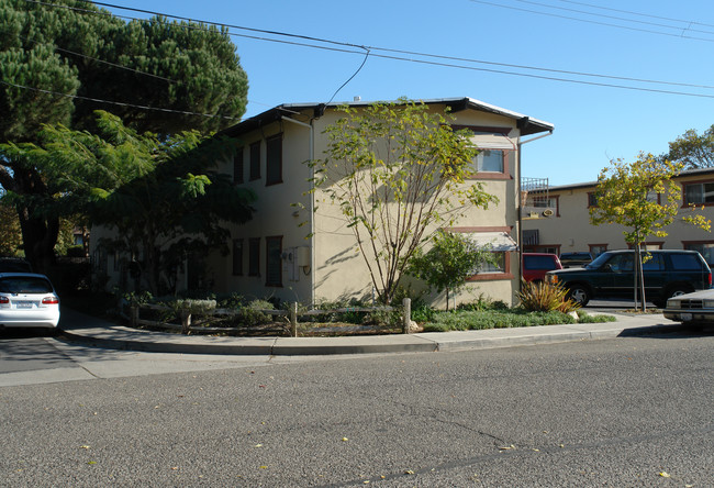 555 2nd St in Solvang, CA - Building Photo - Building Photo