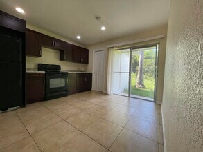 951 Skylark Dr in Fort Pierce, FL - Building Photo - Building Photo