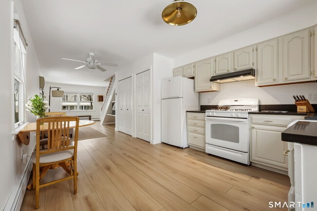 19 Windy Knolls in Greenwich, CT - Building Photo - Building Photo