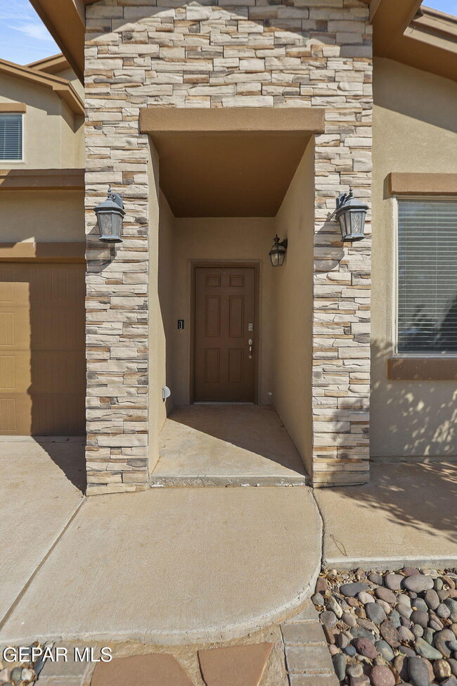 4052 Loma Dante in El Paso, TX - Building Photo - Building Photo