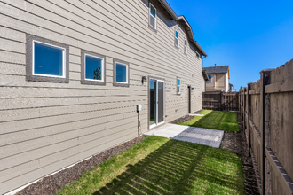 2523 NW Spruce Pl in Redmond, OR - Building Photo - Building Photo