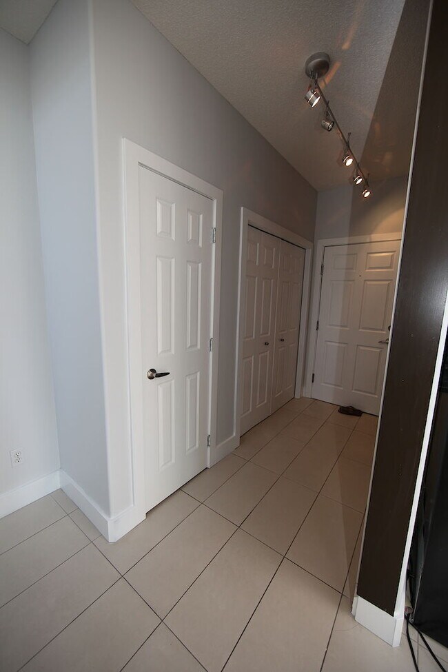 4718 Stanley Rd SW in Calgary, AB - Building Photo - Building Photo