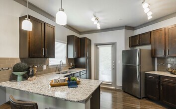 2101 Kingsley Dr in Pearland, TX - Building Photo - Building Photo