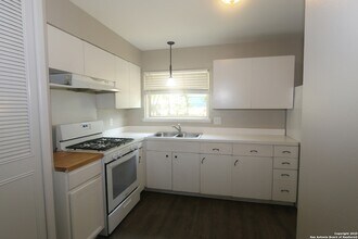 6010 Shoreview Pl, Unit 6-514 in San Antonio, TX - Building Photo - Building Photo