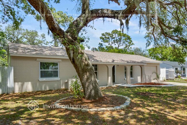 5695 Deerfield Rd in Orlando, FL - Foto de edificio - Building Photo