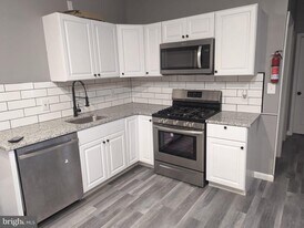 883 N Preston St in Philadelphia, PA - Building Photo