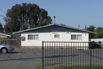 19353 Meekland Ave in Hayward, CA - Building Photo - Building Photo