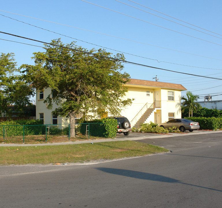 1275 SW 36th Ave in Fort Lauderdale, FL - Building Photo