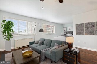 1830 Columbia Pike, Unit 209 in Arlington, VA - Building Photo - Building Photo