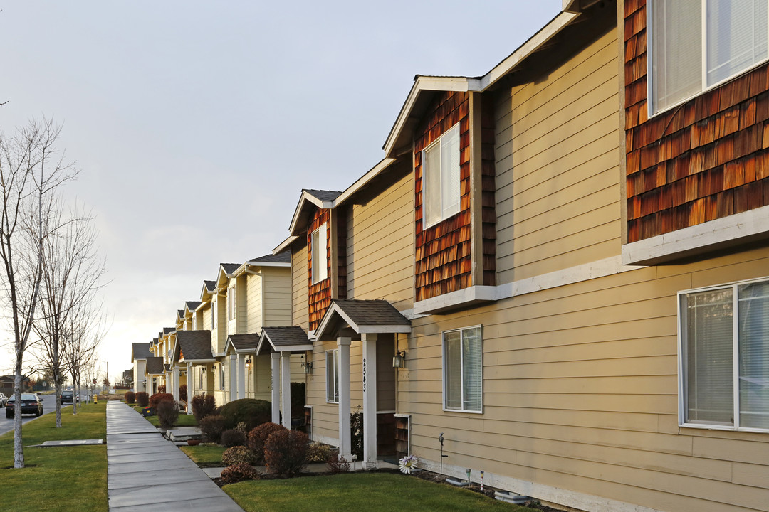 Fairhaven Vista in Redmond, OR - Building Photo