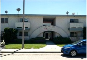 Las Arenas in Oxnard, CA - Building Photo