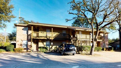 895 Silverwood in Fort Walton Beach, FL - Building Photo - Building Photo