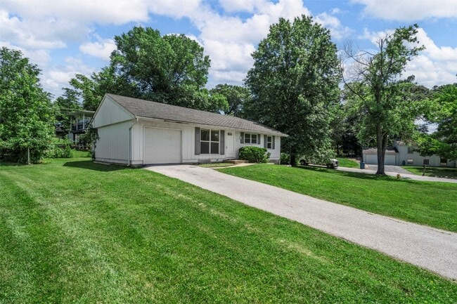 1121 Dauphine Ln in Ballwin, MO - Building Photo - Building Photo