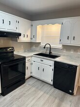 939 Kingsbury Dr, Unit B in Clarksville, TN - Foto de edificio - Building Photo