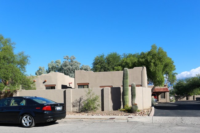 Lee Casitas in Tucson, AZ - Building Photo - Building Photo