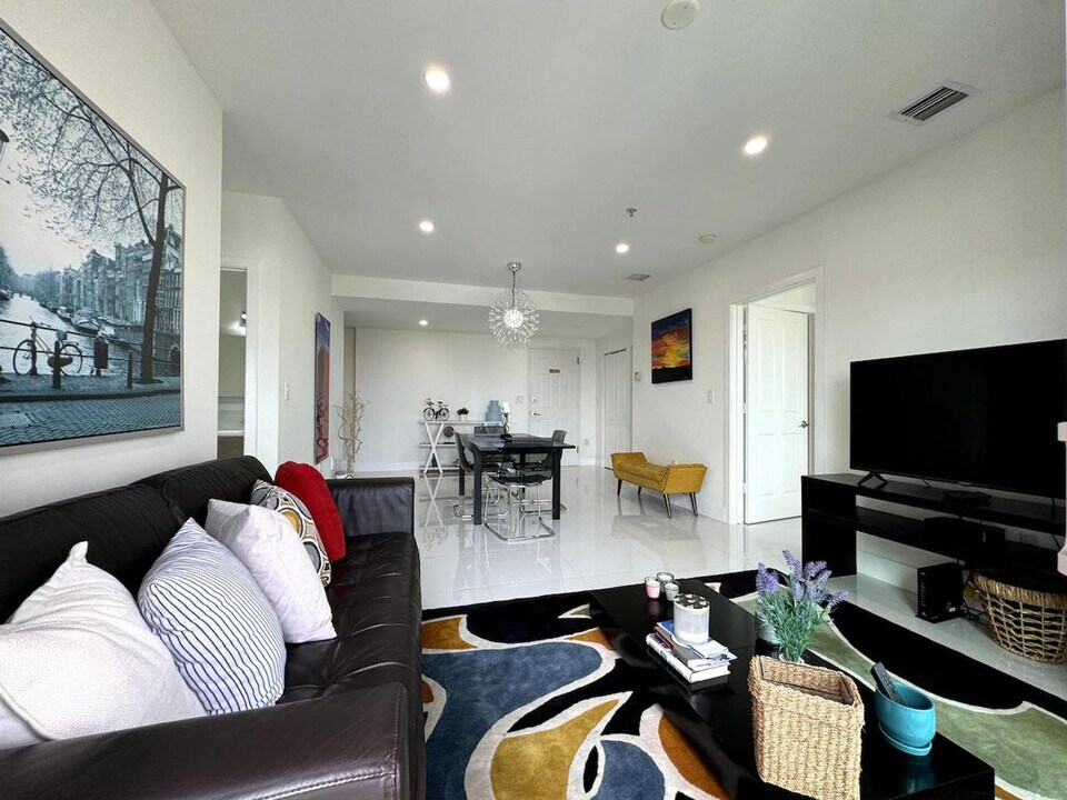 2280 SW 32nd Ave in Miami, FL - Foto de edificio