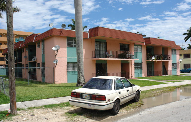 1611 NW 19th St in Miami, FL - Foto de edificio - Building Photo