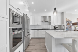 205-35A 35a St SW in Calgary, AB - Building Photo - Building Photo