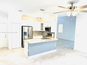 16927 SW 34th St in Miramar, FL - Building Photo - Building Photo