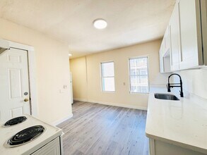 513 Washington St in Boston, MA - Building Photo - Building Photo